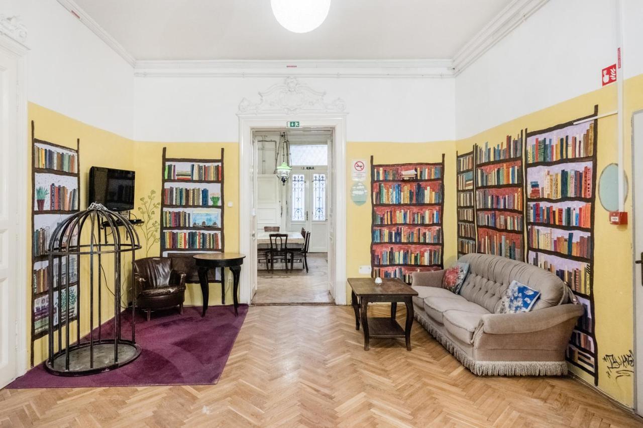 Baroque Hostel & Coworking Budapest Bagian luar foto