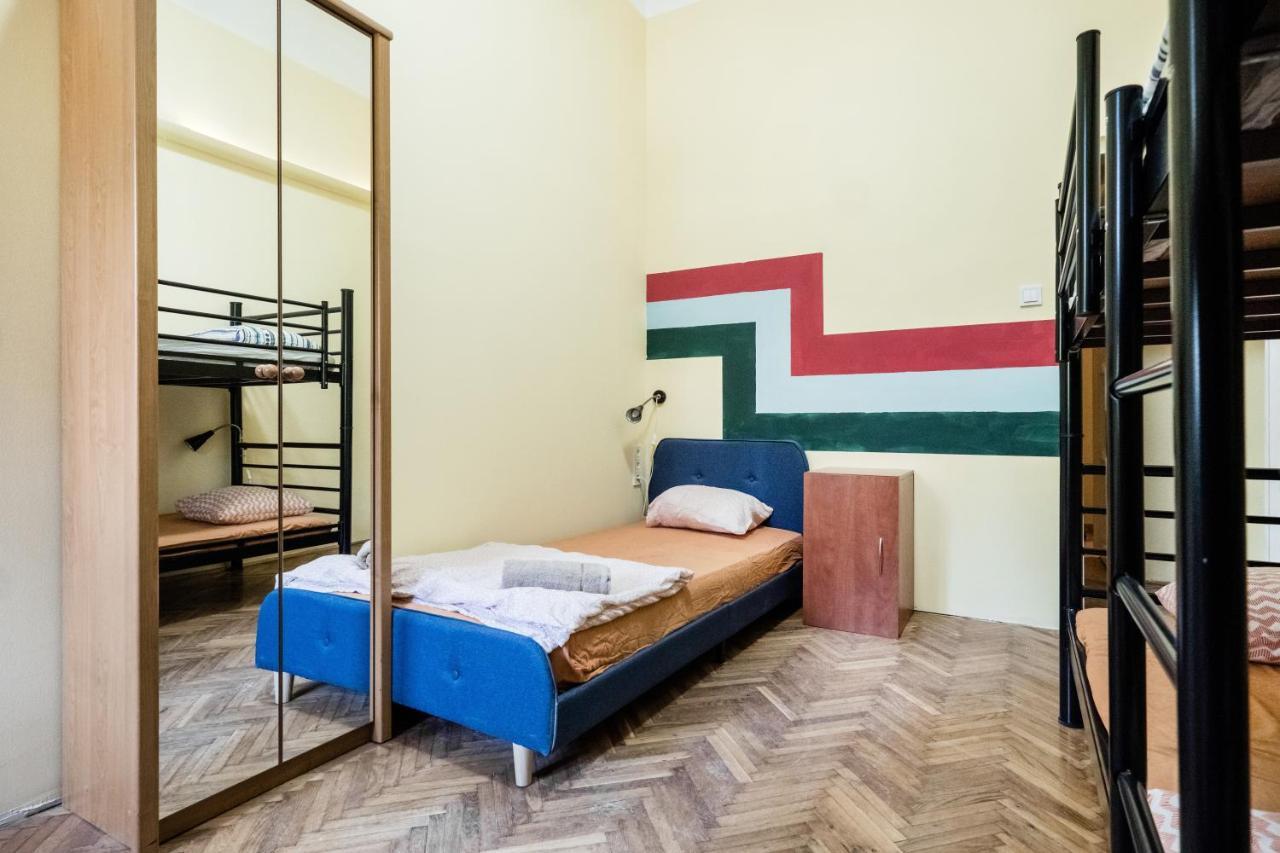 Baroque Hostel & Coworking Budapest Bagian luar foto