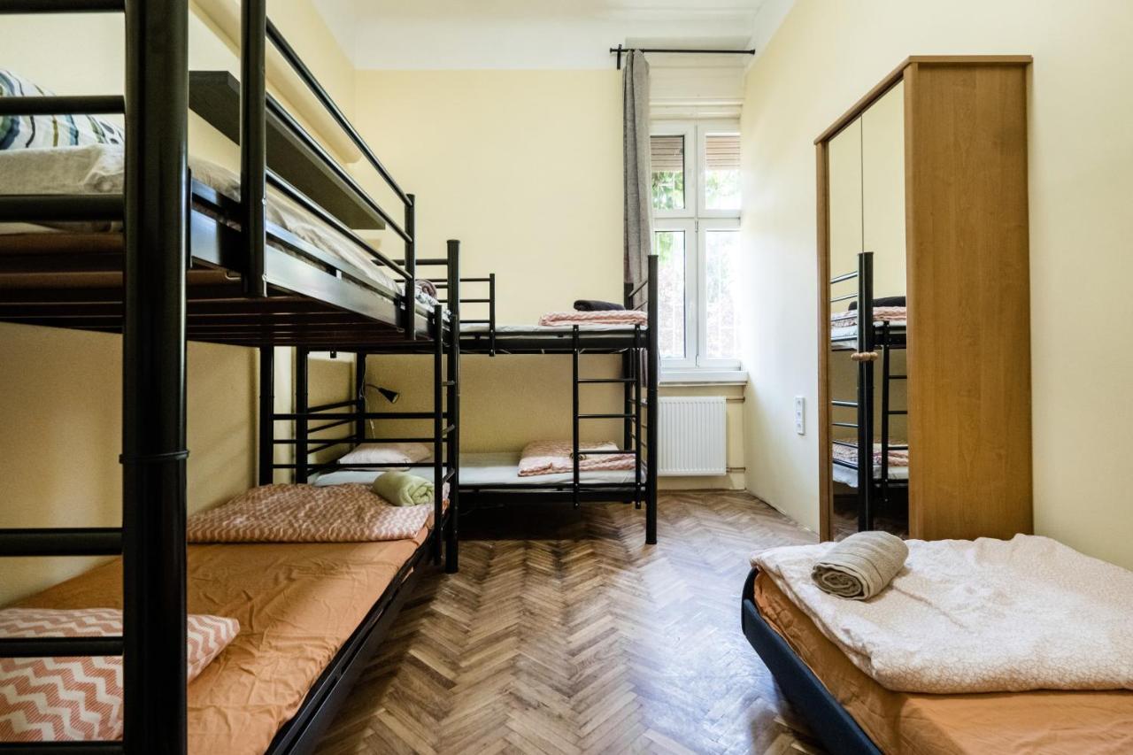 Baroque Hostel & Coworking Budapest Bagian luar foto
