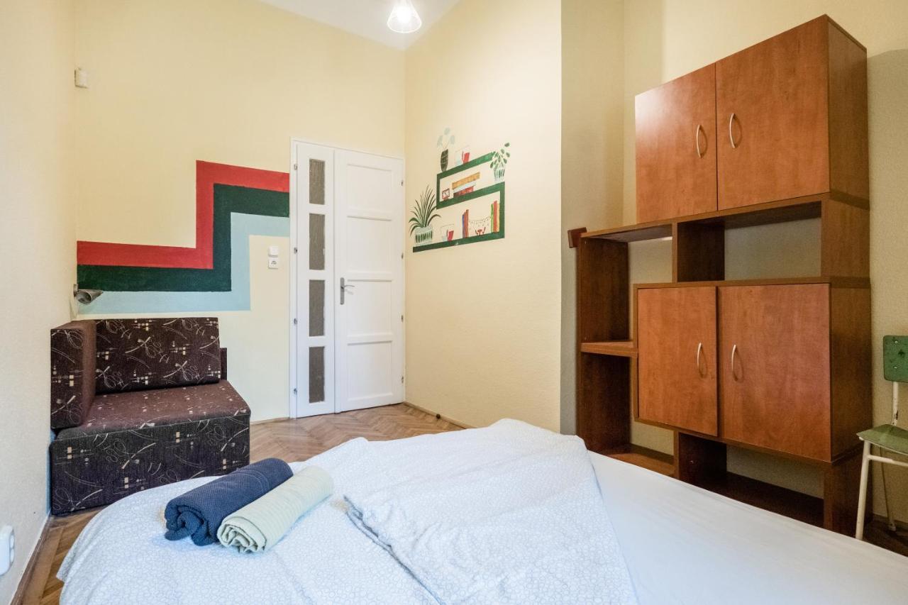 Baroque Hostel & Coworking Budapest Bagian luar foto