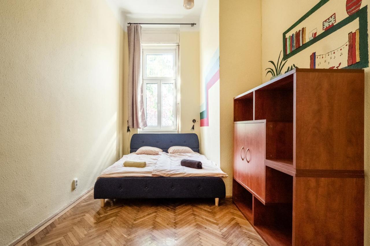 Baroque Hostel & Coworking Budapest Bagian luar foto