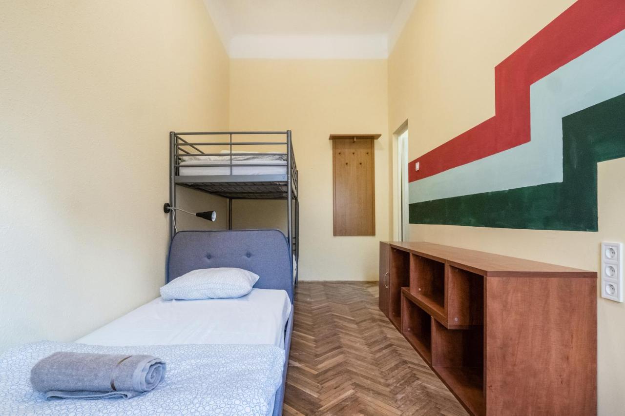 Baroque Hostel & Coworking Budapest Bagian luar foto