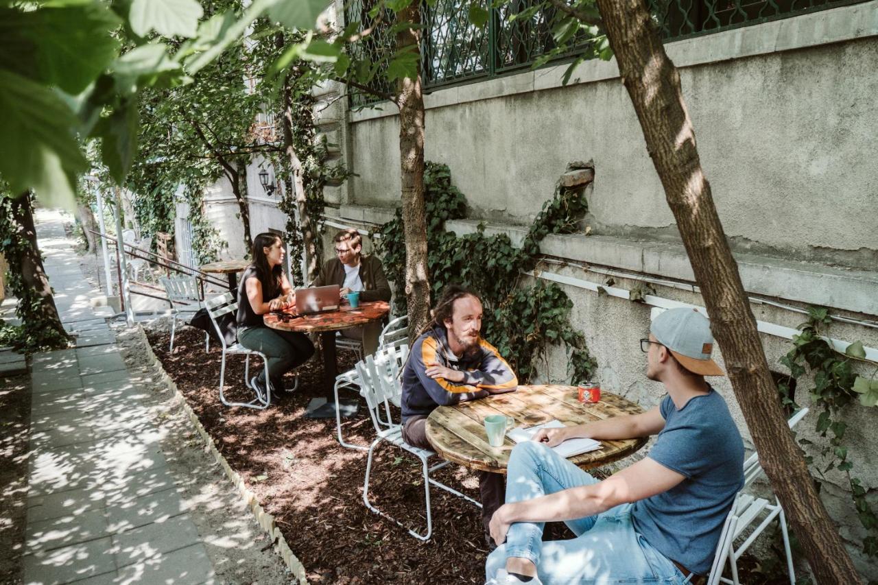 Baroque Hostel & Coworking Budapest Bagian luar foto