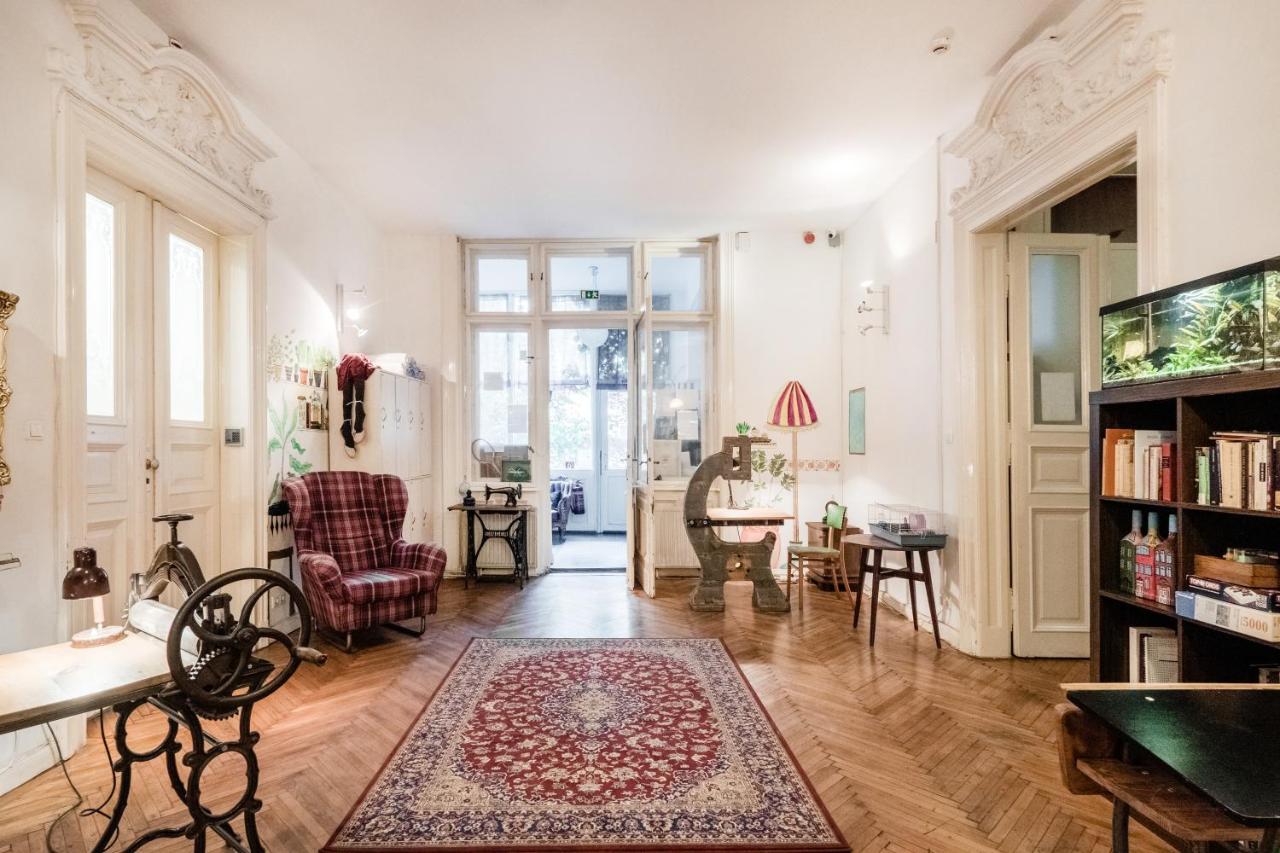 Baroque Hostel & Coworking Budapest Bagian luar foto