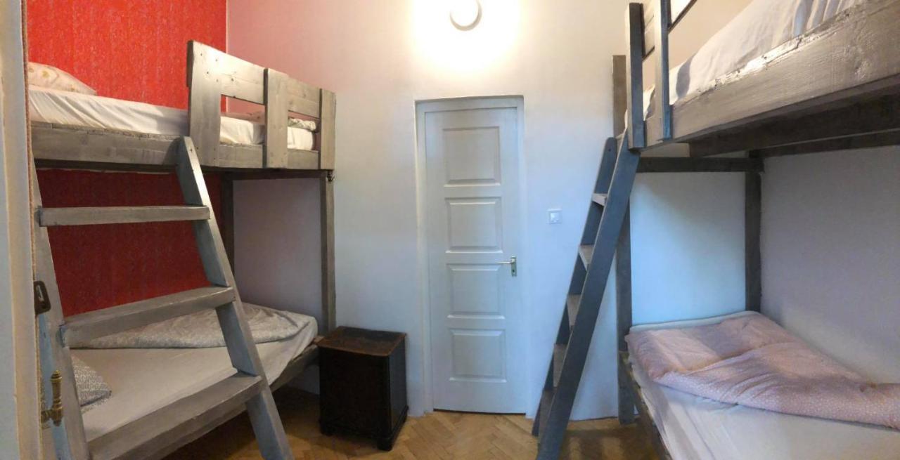 Baroque Hostel & Coworking Budapest Bagian luar foto