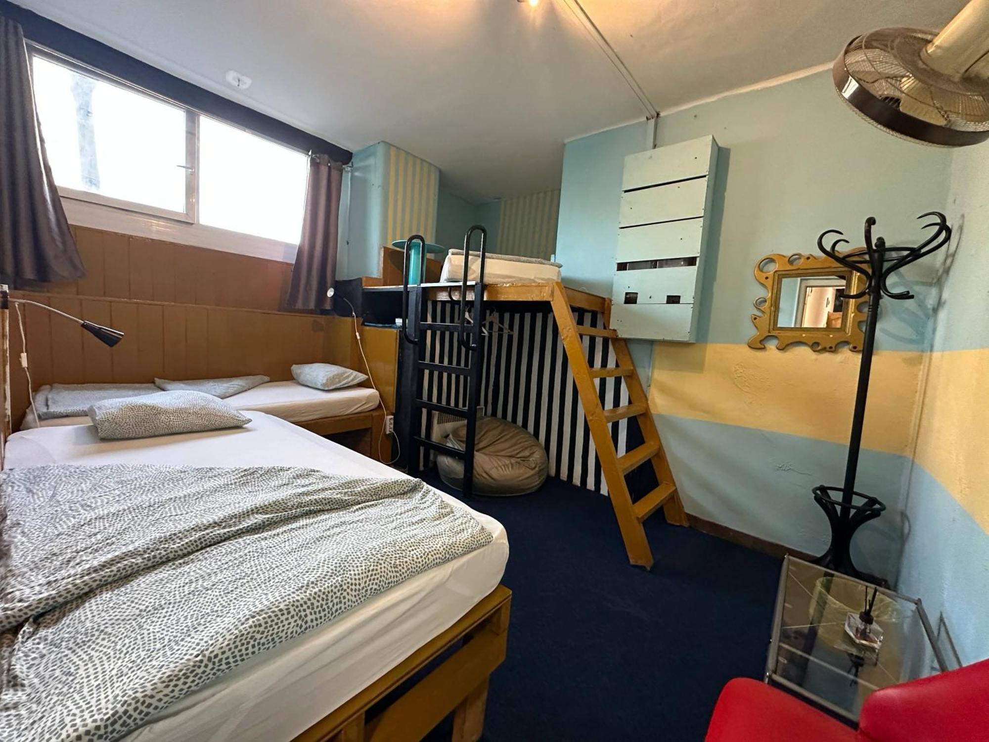 Baroque Hostel & Coworking Budapest Bagian luar foto