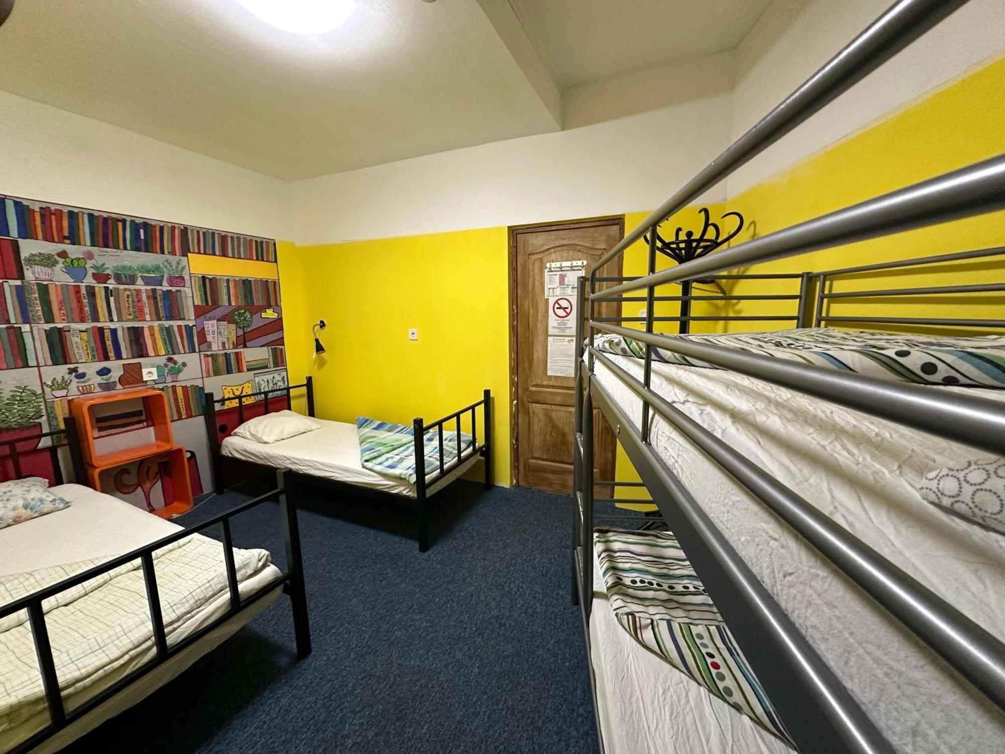 Baroque Hostel & Coworking Budapest Bagian luar foto