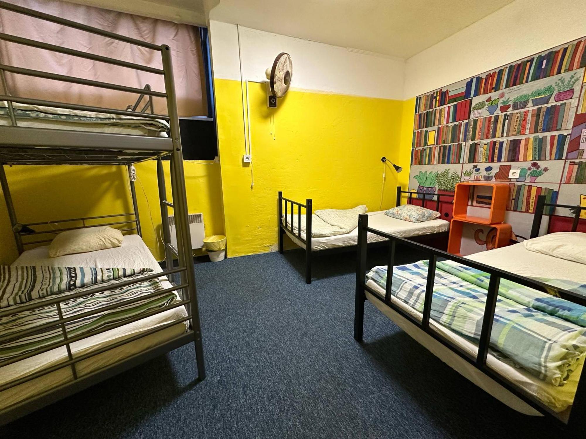Baroque Hostel & Coworking Budapest Bagian luar foto