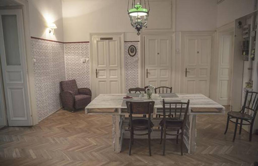 Baroque Hostel & Coworking Budapest Bagian luar foto