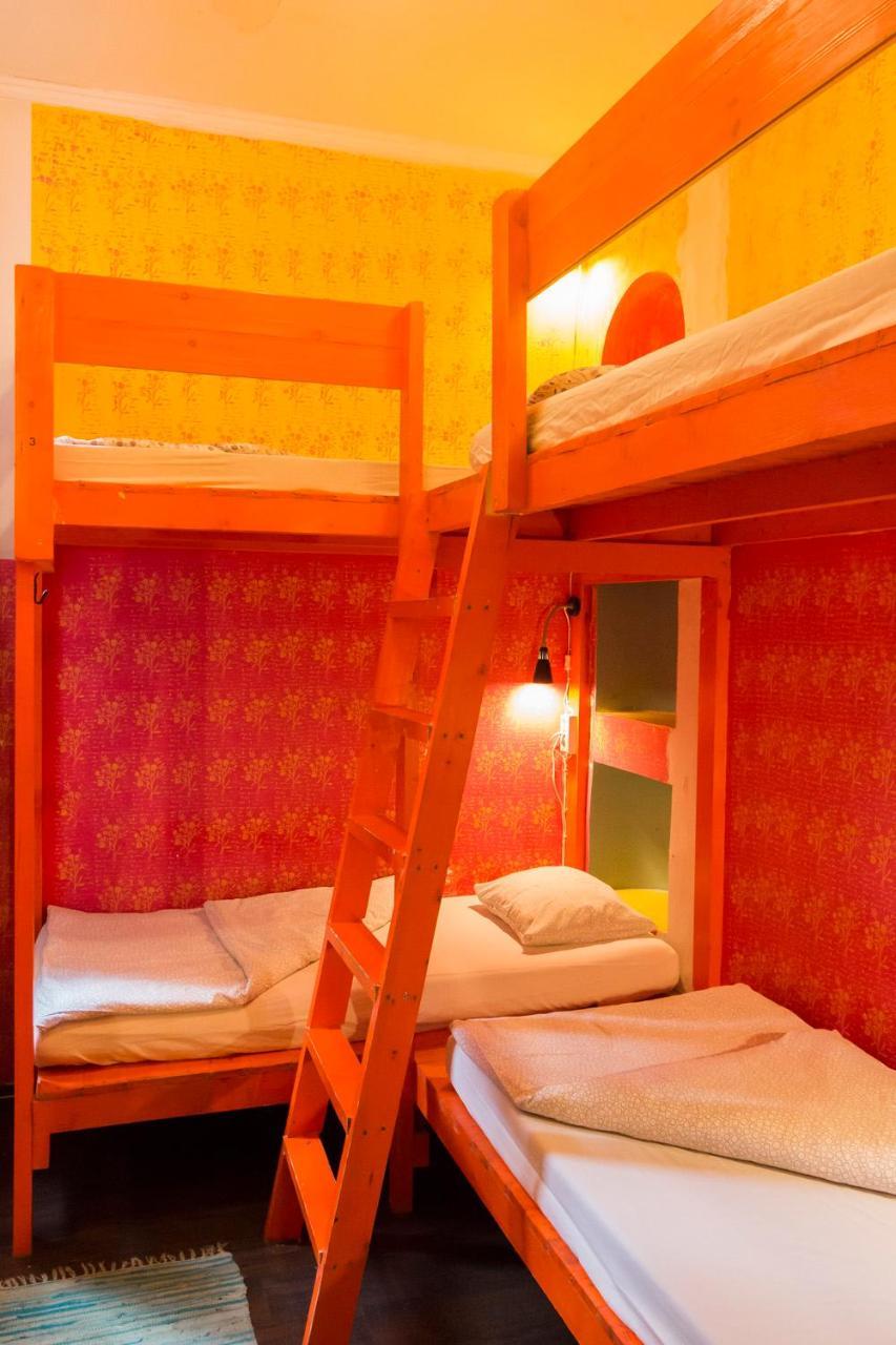 Baroque Hostel & Coworking Budapest Bagian luar foto