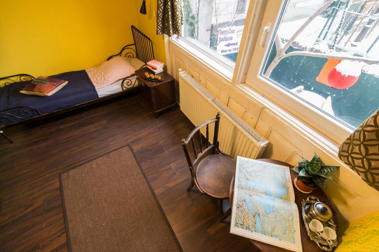 Baroque Hostel & Coworking Budapest Bagian luar foto