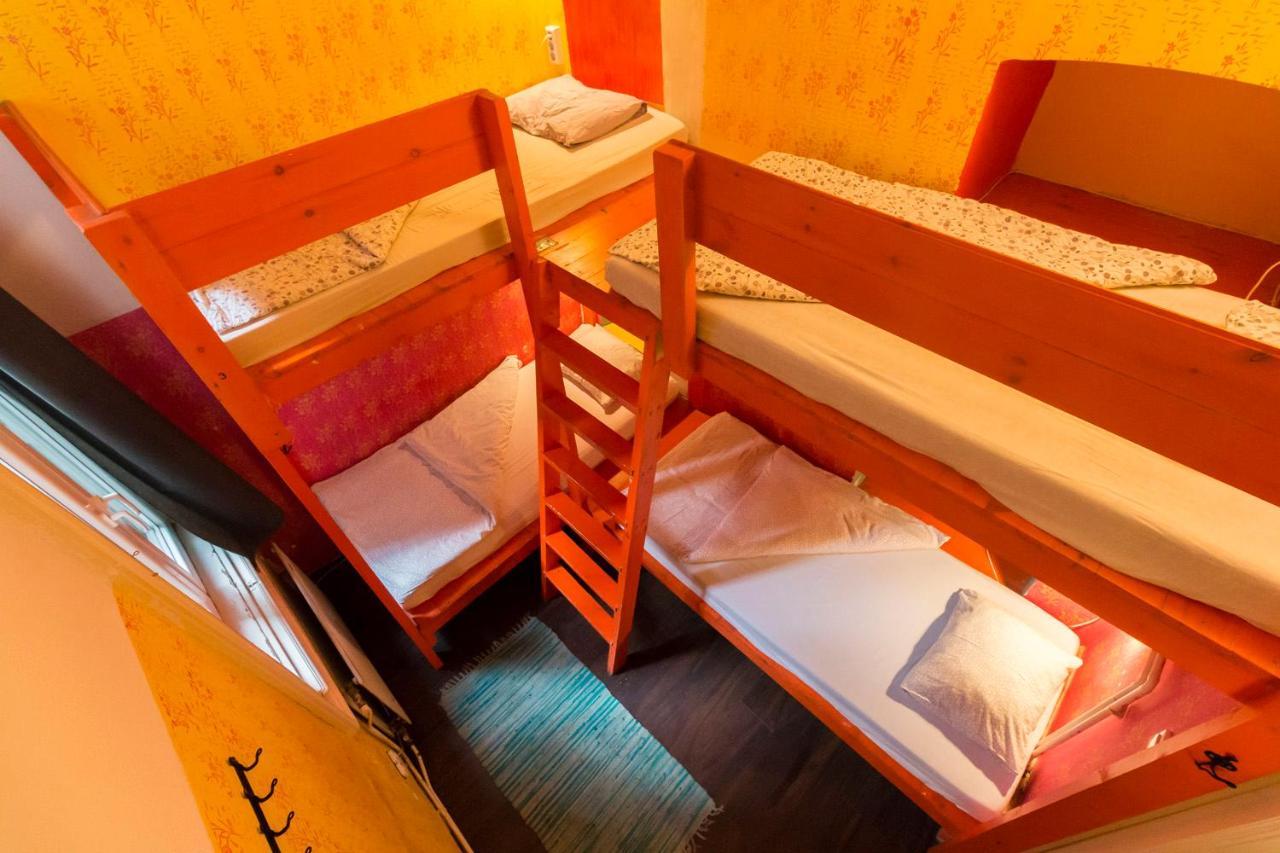 Baroque Hostel & Coworking Budapest Bagian luar foto