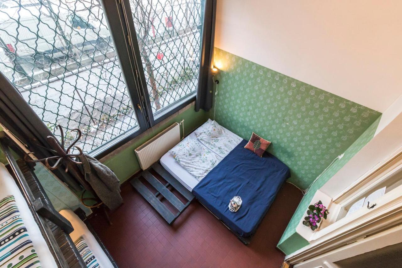 Baroque Hostel & Coworking Budapest Bagian luar foto