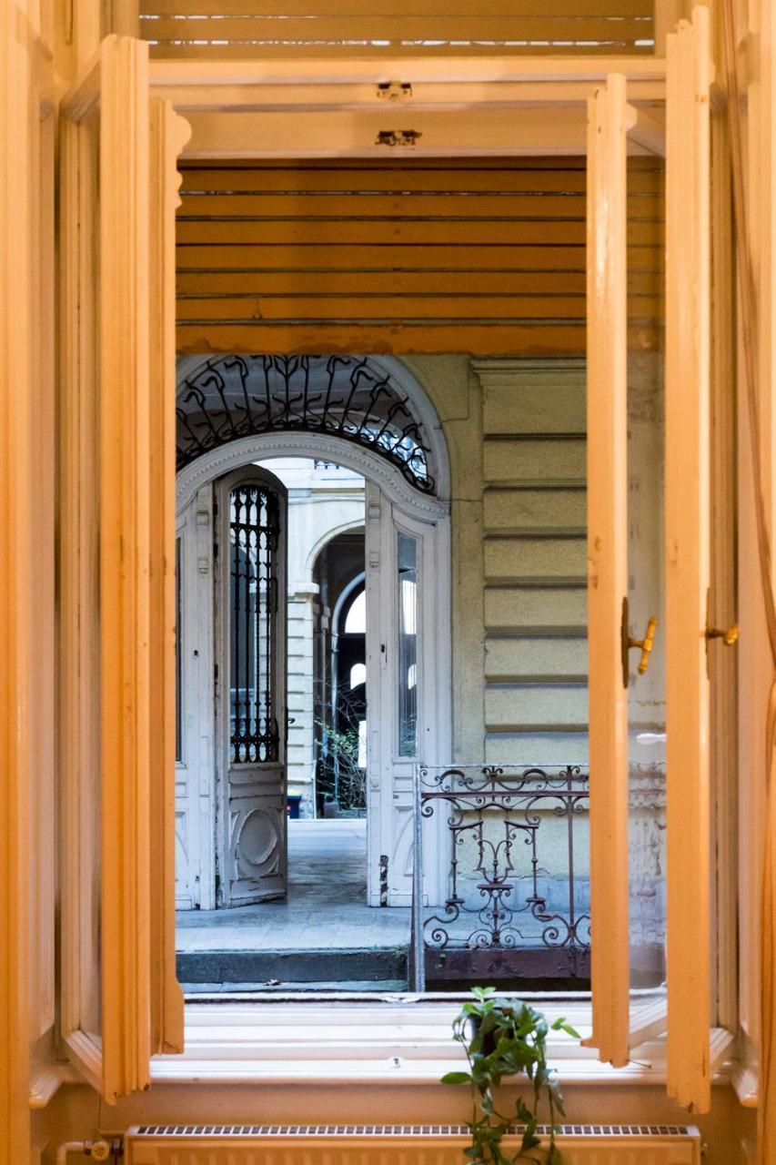 Baroque Hostel & Coworking Budapest Bagian luar foto