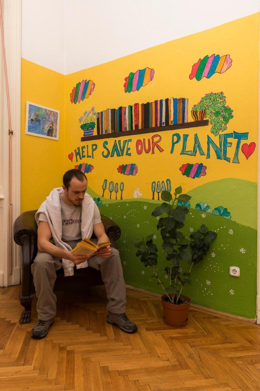 Baroque Hostel & Coworking Budapest Bagian luar foto