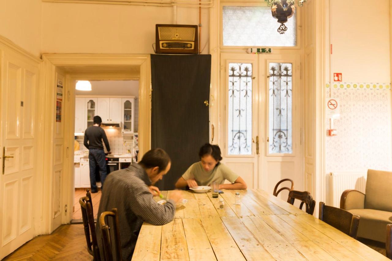 Baroque Hostel & Coworking Budapest Bagian luar foto