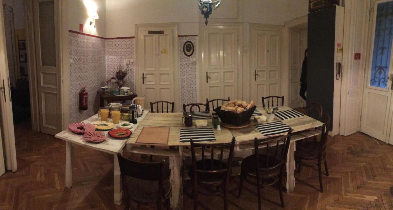 Baroque Hostel & Coworking Budapest Bagian luar foto