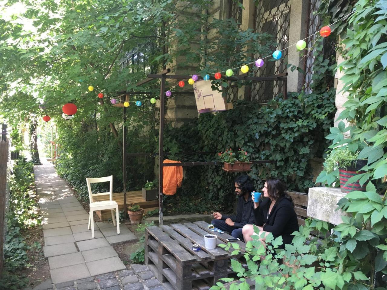 Baroque Hostel & Coworking Budapest Bagian luar foto