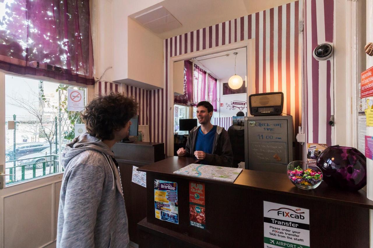 Baroque Hostel & Coworking Budapest Bagian luar foto