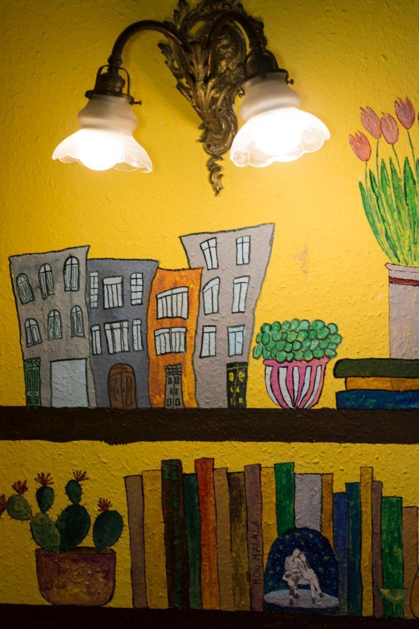Baroque Hostel & Coworking Budapest Bagian luar foto