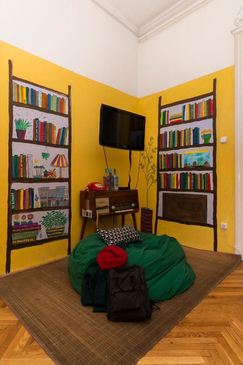 Baroque Hostel & Coworking Budapest Bagian luar foto
