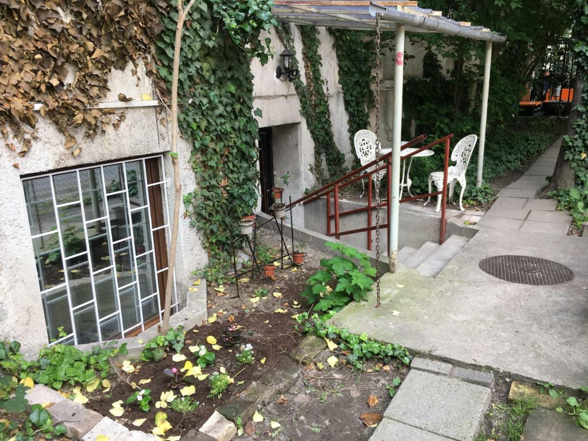 Baroque Hostel & Coworking Budapest Bagian luar foto